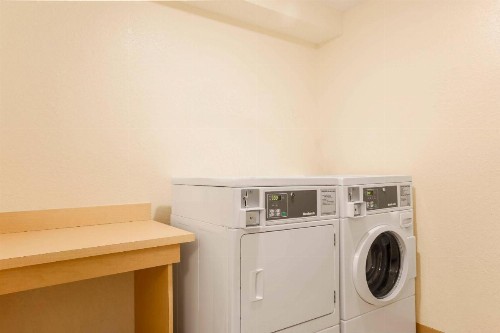 Fairfield Inn and Suites by Marriott Tampa Brandon - image 4