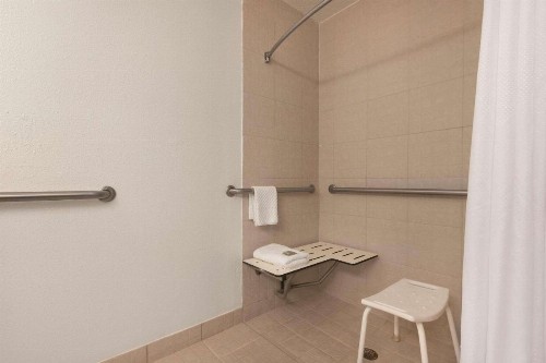 Country Inn & Suites by Radisson Tampa RJ Stadium - image 12