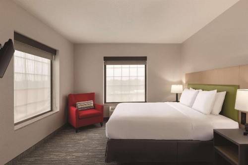 Country Inn & Suites by Radisson Tampa RJ Stadium - image 14