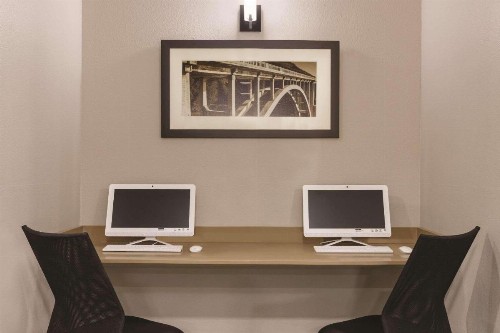 Country Inn & Suites by Radisson Tampa RJ Stadium - image 20