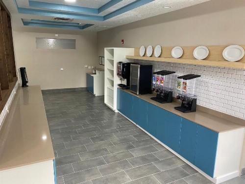 Country Inn & Suites by Radisson Tampa RJ Stadium - image 36