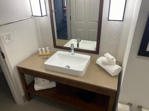 Country Inn & Suites by Radisson Tampa RJ Stadium - image 40
