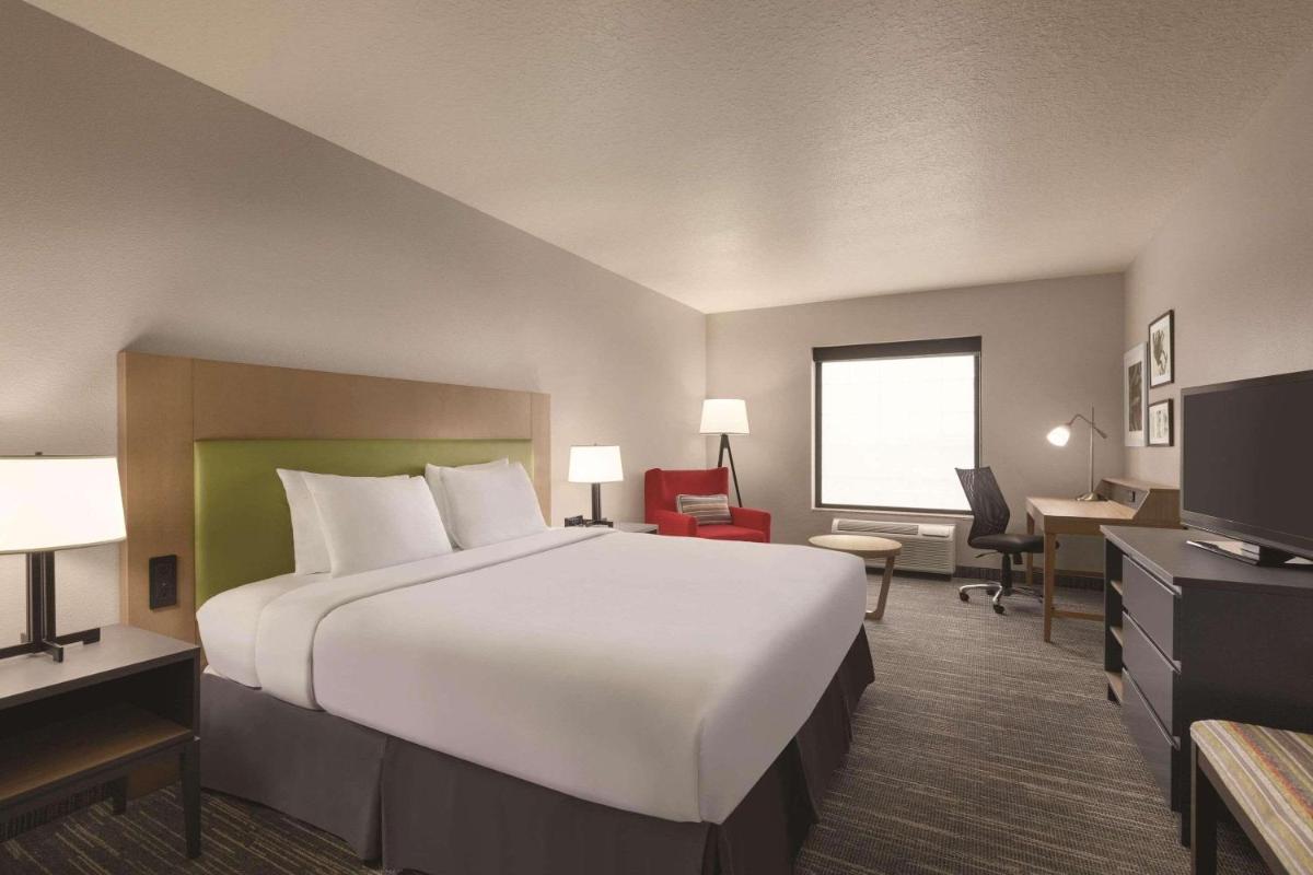 Country Inn & Suites by Radisson Tampa RJ Stadium - image 7