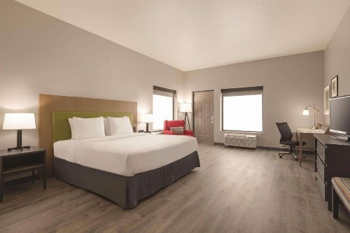 Country Inn & Suites by Radisson Tampa RJ Stadium - image 8