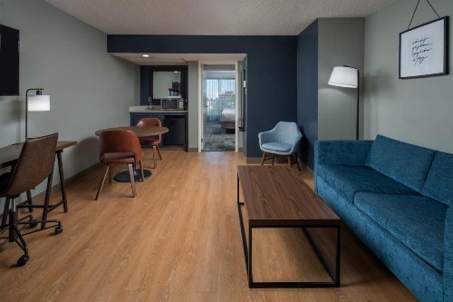 Four Points by Sheraton Suites Tampa Airport Westshore - image 14