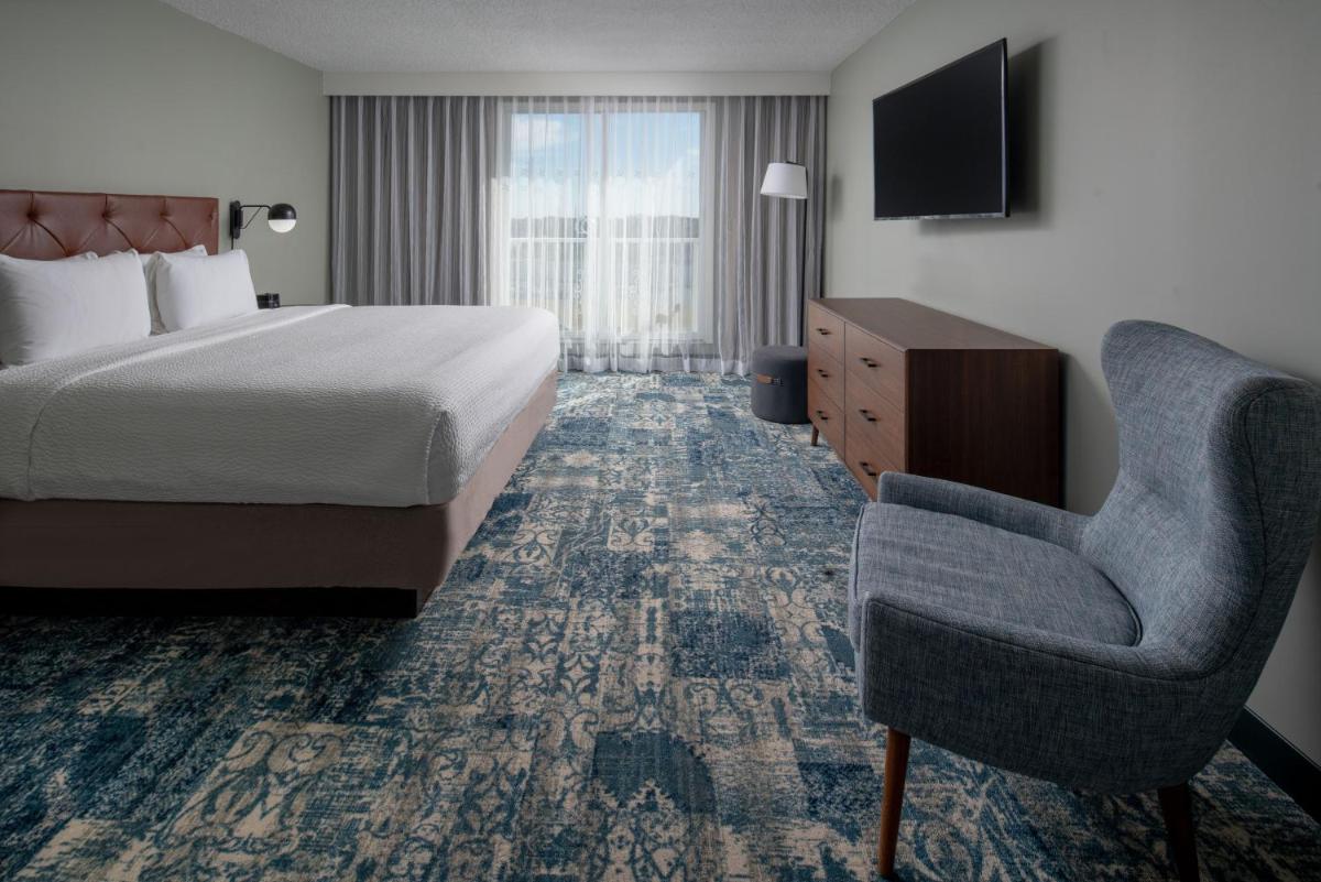 Four Points by Sheraton Suites Tampa Airport Westshore - image 2