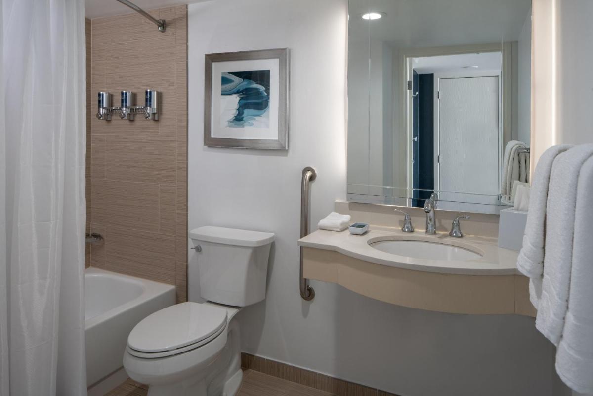 Four Points by Sheraton Suites Tampa Airport Westshore - image 3
