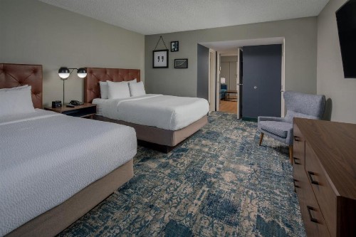 Four Points by Sheraton Suites Tampa Airport Westshore - image 9