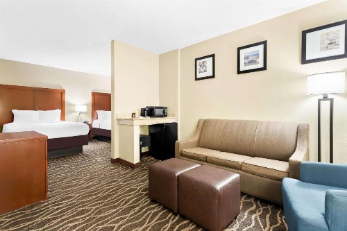 Comfort Suites Tampa Airport North - image 16