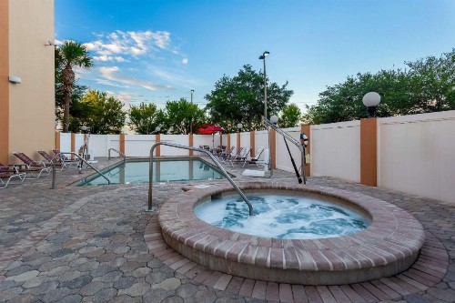 Comfort Suites Tampa Airport North - image 23