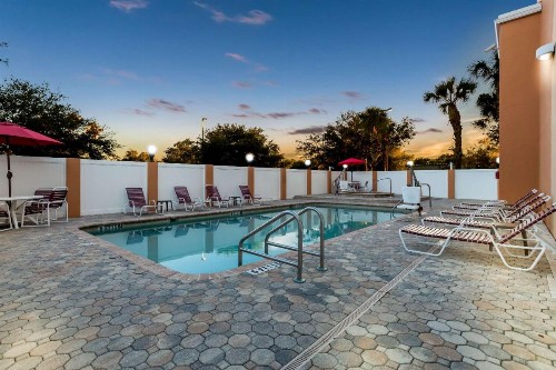 Comfort Suites Tampa Airport North - image 24