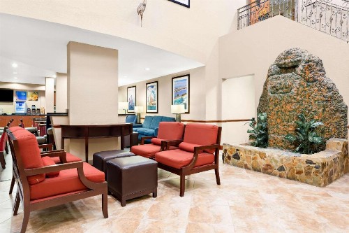 Comfort Suites Tampa Airport North - image 8