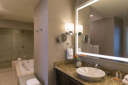 Renaissance Tampa International Plaza Hotel - image 20