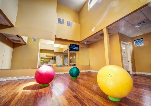 Emerald Greens Condo Resort - image 9