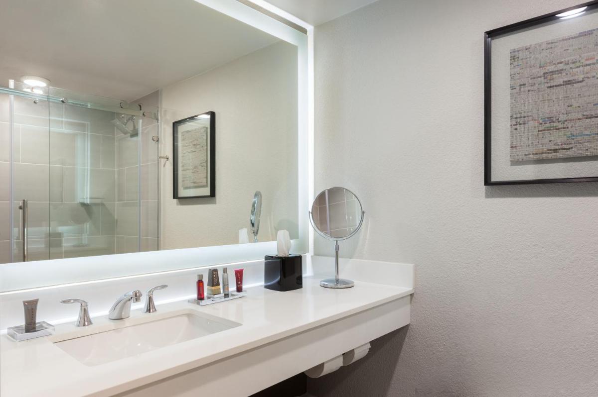 Marriott Tampa Westshore - image 2