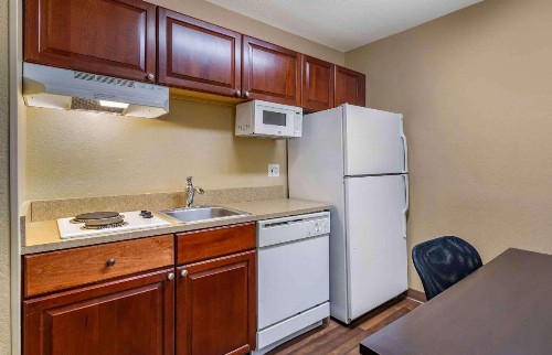 Extended Stay America Suites - Tampa - Airport - N Westshore Blvd - image 11