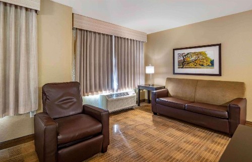 Extended Stay America Suites - Tampa - Airport - N Westshore Blvd - image 2