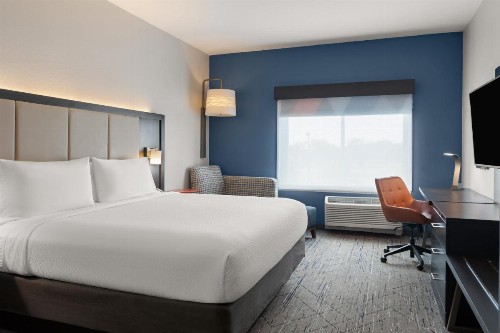 Holiday Inn Express & Suites - Tampa East - Ybor City an IHG Hotel - image 4
