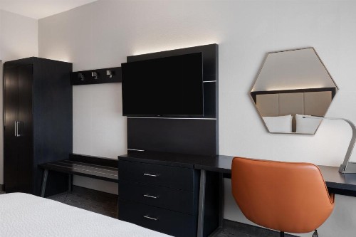 Holiday Inn Express & Suites - Tampa East - Ybor City an IHG Hotel - image 8