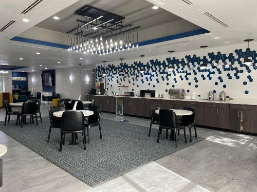 La Quinta by Wyndham Tampa Central - image 8