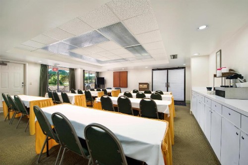 Ramada by Wyndham Temple Terrace/Tampa North - image 24