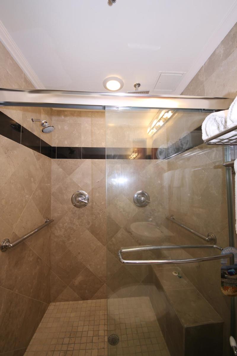 Hyde Park Hotel - image 4