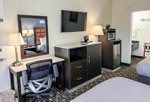 Quality Inn Airport - Cruise Port - image 10