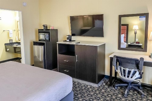 Quality Inn Airport - Cruise Port - image 12