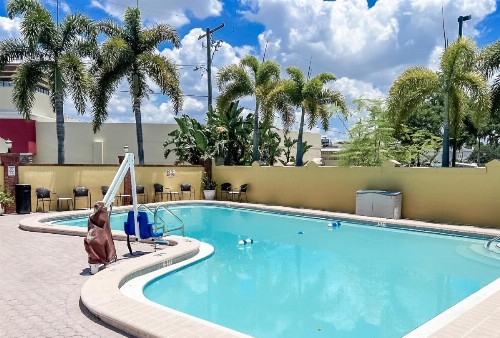 Quality Inn Airport - Cruise Port - image 1