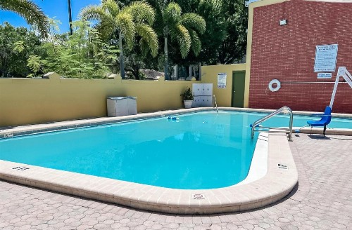 Quality Inn Airport - Cruise Port - image 2