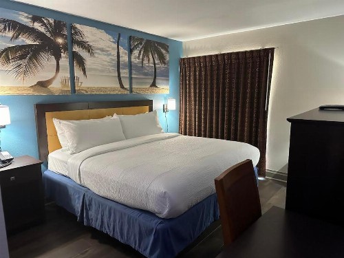 Days Inn & Suites by Wyndham Tampa near Ybor City - image 10