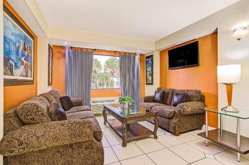 Days Inn & Suites by Wyndham Tampa near Ybor City - image 12