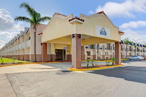 Days Inn & Suites by Wyndham Tampa near Ybor City - image 7