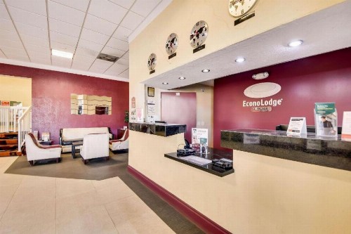 Econo Lodge Busch Gardens Tampa - image 2