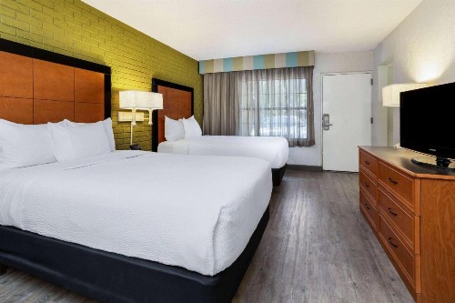 La Quinta Inn by Wyndham Tampa Bay Airport - image 10