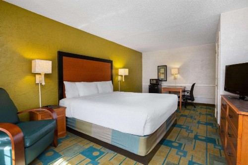 La Quinta Inn by Wyndham Tampa Bay Airport - image 12