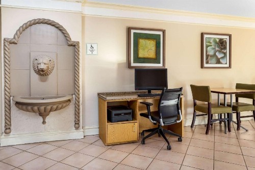 La Quinta Inn by Wyndham Tampa Bay Airport - image 13
