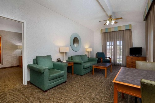 La Quinta Inn by Wyndham Tampa Bay Airport - image 16