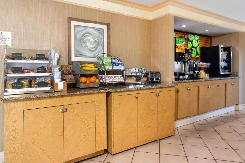 La Quinta Inn by Wyndham Tampa Bay Airport - image 2