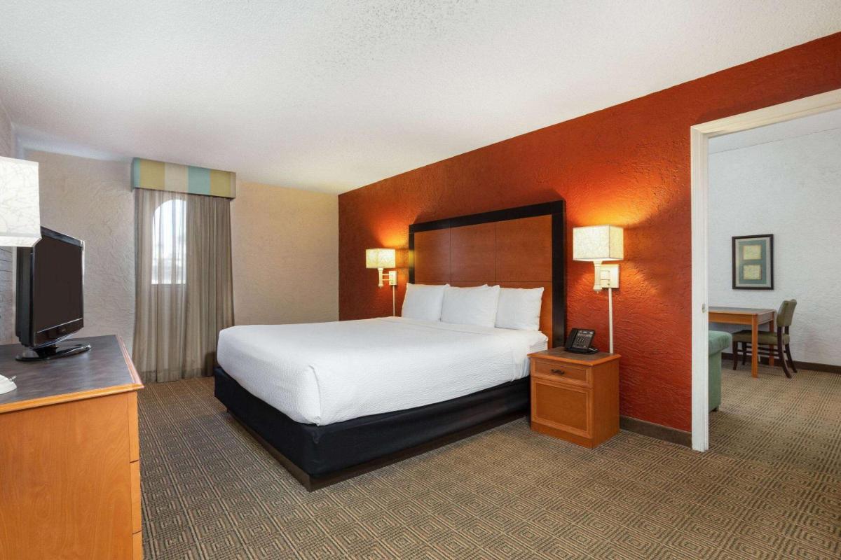 La Quinta Inn by Wyndham Tampa Bay Airport - image 3