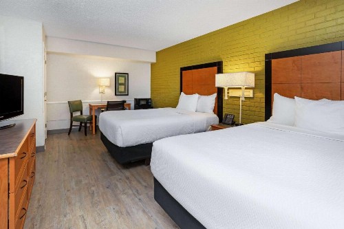 La Quinta Inn by Wyndham Tampa Bay Airport - image 4