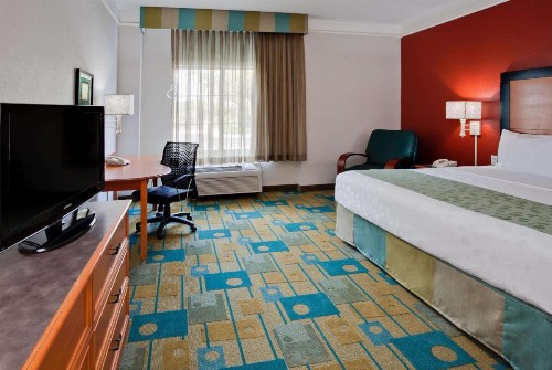 La Quinta by Wyndham USF (Near Busch Gardens) - image 15