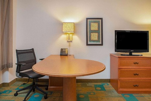 La Quinta by Wyndham USF (Near Busch Gardens) - image 28