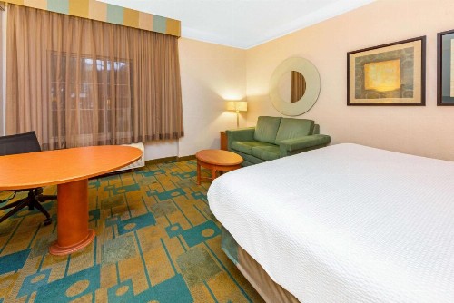 La Quinta by Wyndham USF (Near Busch Gardens) - image 30
