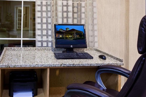 La Quinta by Wyndham USF (Near Busch Gardens) - image 37