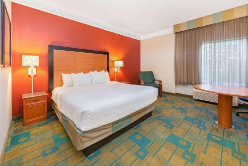 La Quinta by Wyndham USF (Near Busch Gardens) - image 44