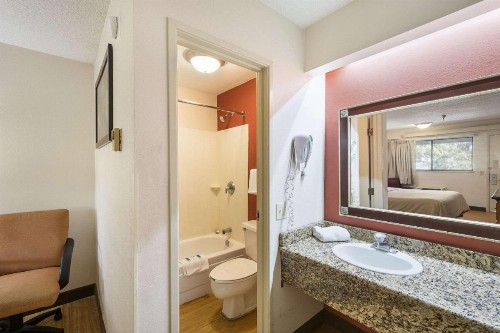 Rodeway Inn Tampa near Busch Gardens-USF - image 17