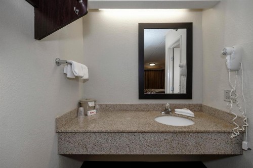 Red Roof Inn Tampa - Brandon - image 28