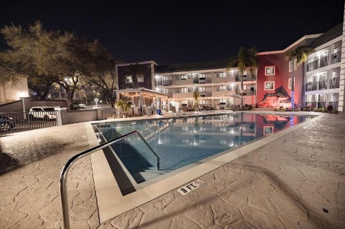 La Quinta Inn by Wyndham Tampa Near Busch Gardens - image 10