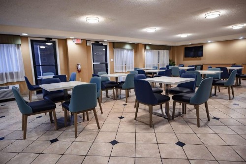 La Quinta Inn by Wyndham Tampa Near Busch Gardens - image 13